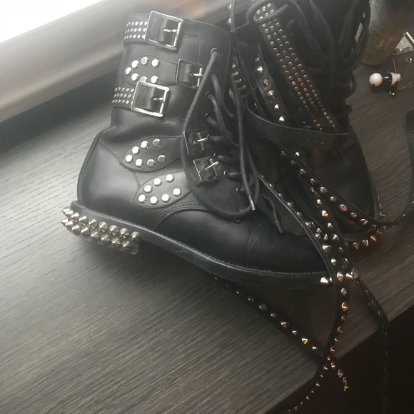 Saint Laurent Signature Ranger Studded Boots - Picture 6 of 6